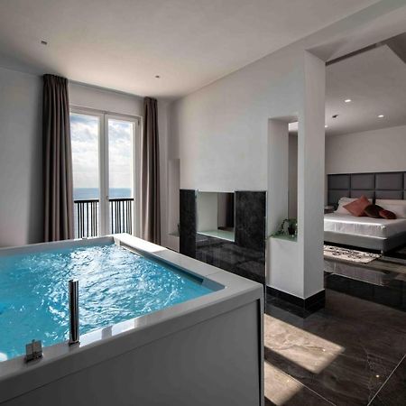 Grand Hotel Serapide Поцуоли Екстериор снимка