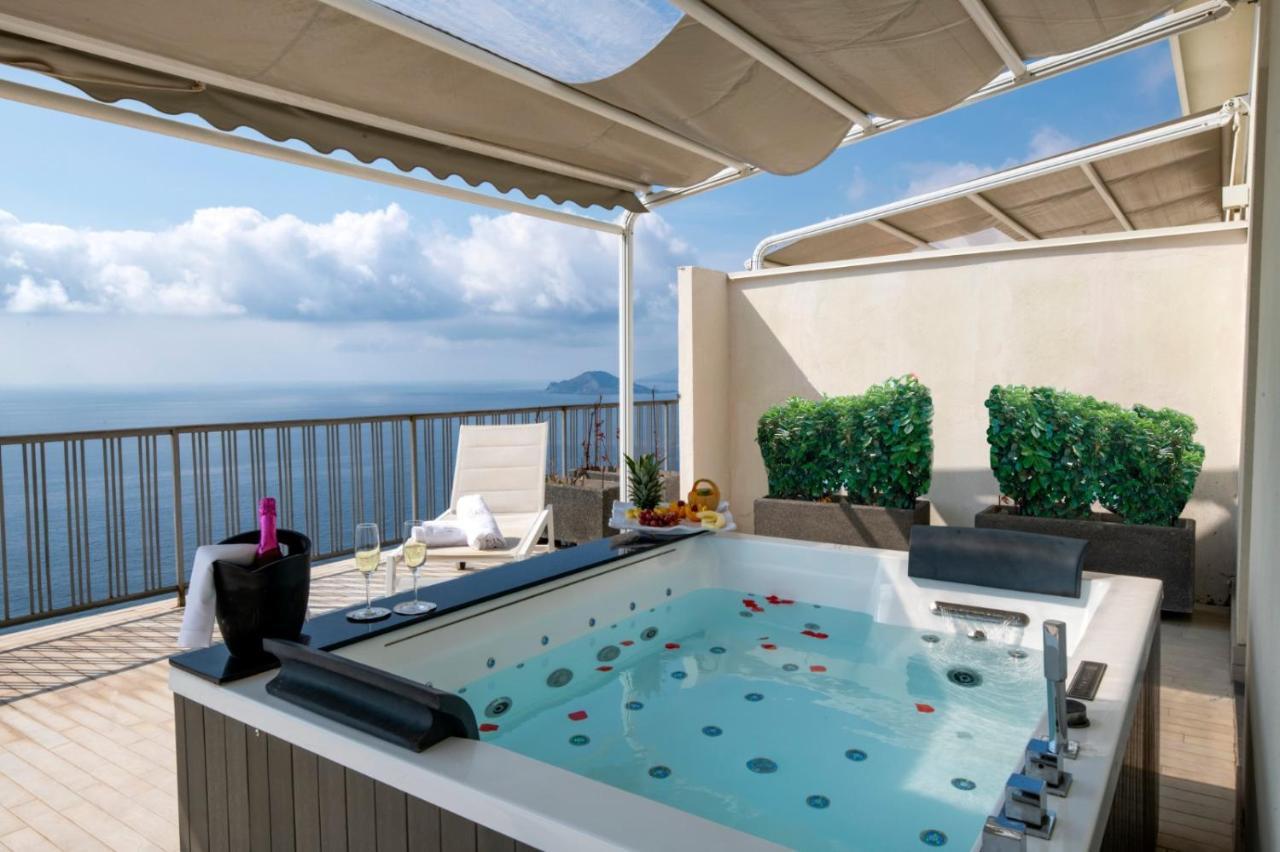 Grand Hotel Serapide Поцуоли Екстериор снимка